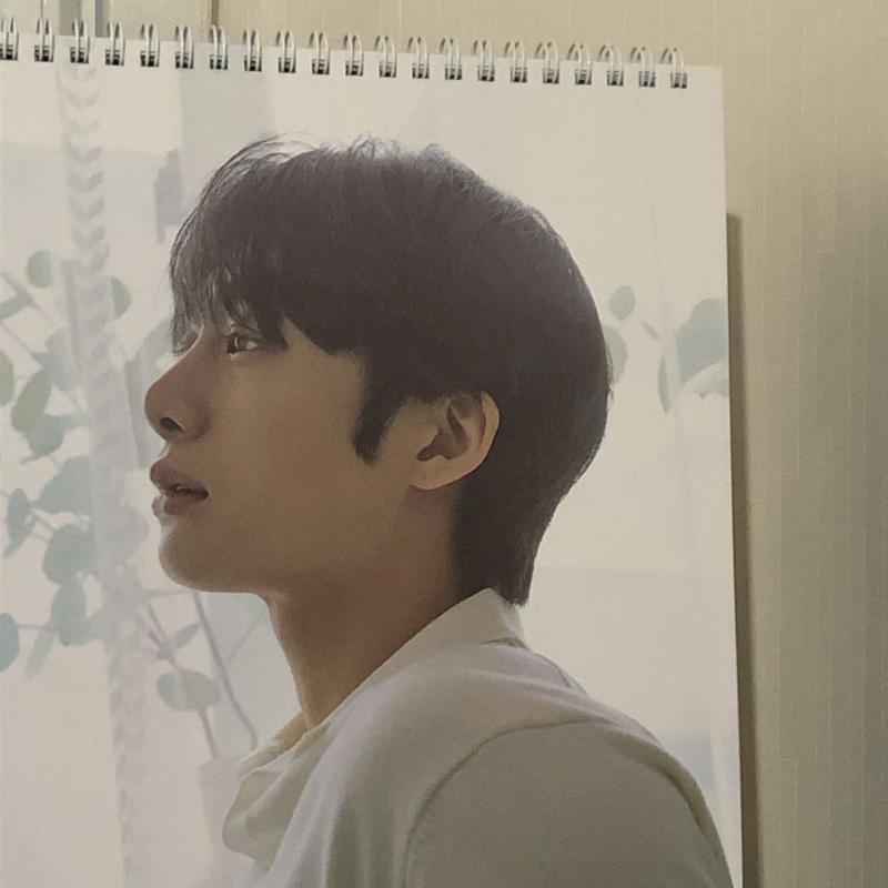 문득 보는데 존나 잘생겼다 사진에 잘 안 담기네(?