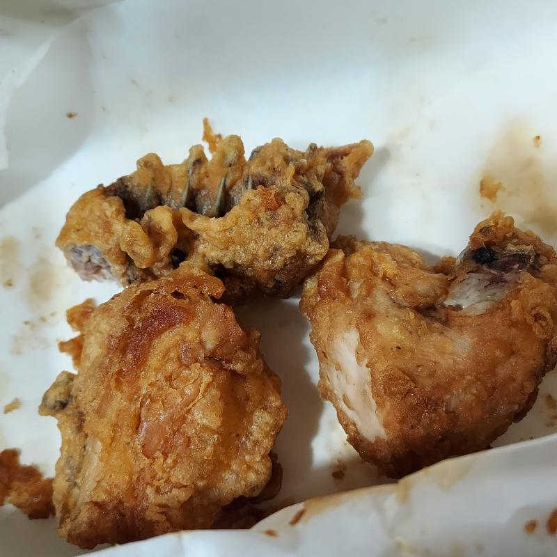 어제 먹다 남은 치킨이 아침