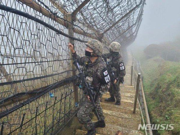 아예 대놓고 어느 위치라고 못박아 공개할 수는 없지만, 서울특별시 경계로부터, 직선거리도 아니고 그저 도로 거리로도 불과 ?km 전방밖에 되지 