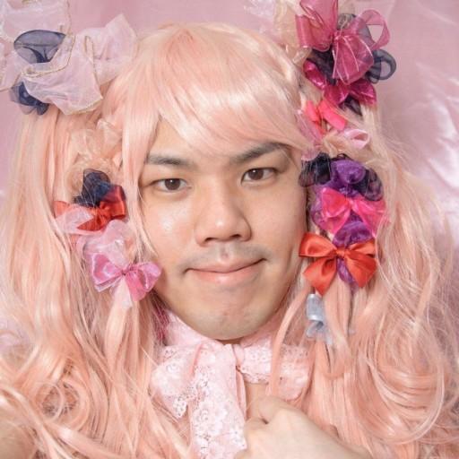 은근예쁘지않아?뭔가 중국틱톡미인같아 얼굴만확대하면 진짜여자같아보여