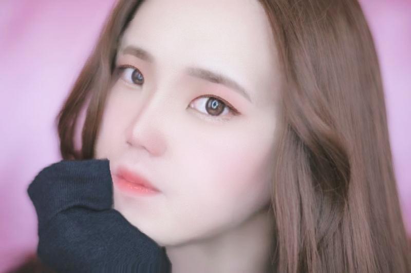 주로 스노우 이용해서 편집해봄. 미묘한 남성성이 남긴 했지만 이 이상은 어떡해야 할 지 모르겠네.