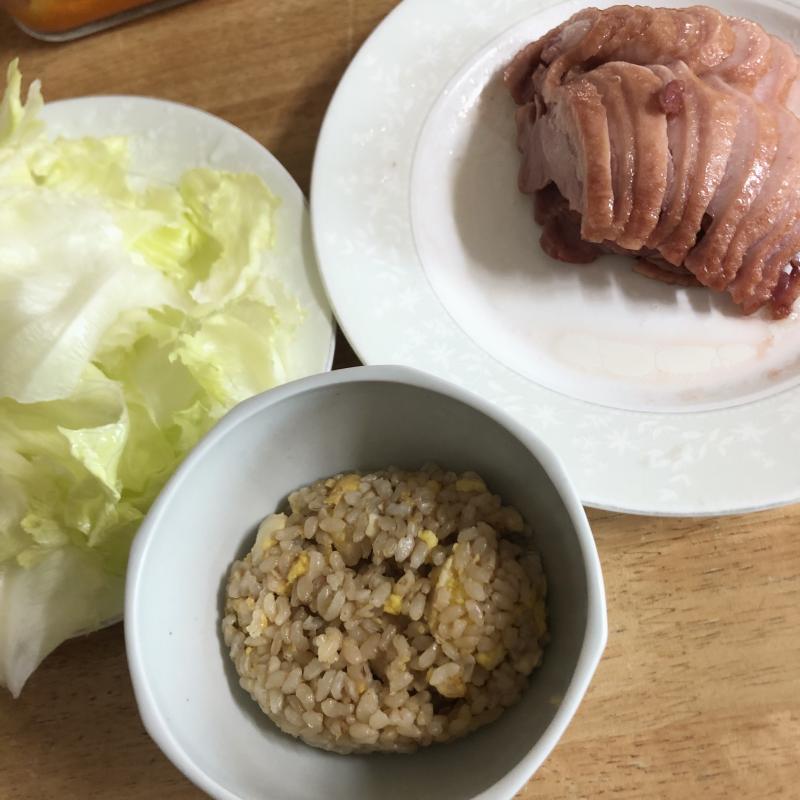 방금 점심에 먹는거 밥은 현미 닭가슴살 간계밥