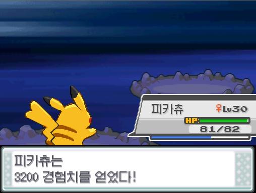 피카츄의 방전! 효과가 굉장했다! 야생 샤프니아는 쓰러졌다! 피카츄는 3200 경험치를 얻었다! 피카츄는 레벨 31로 올랐다!