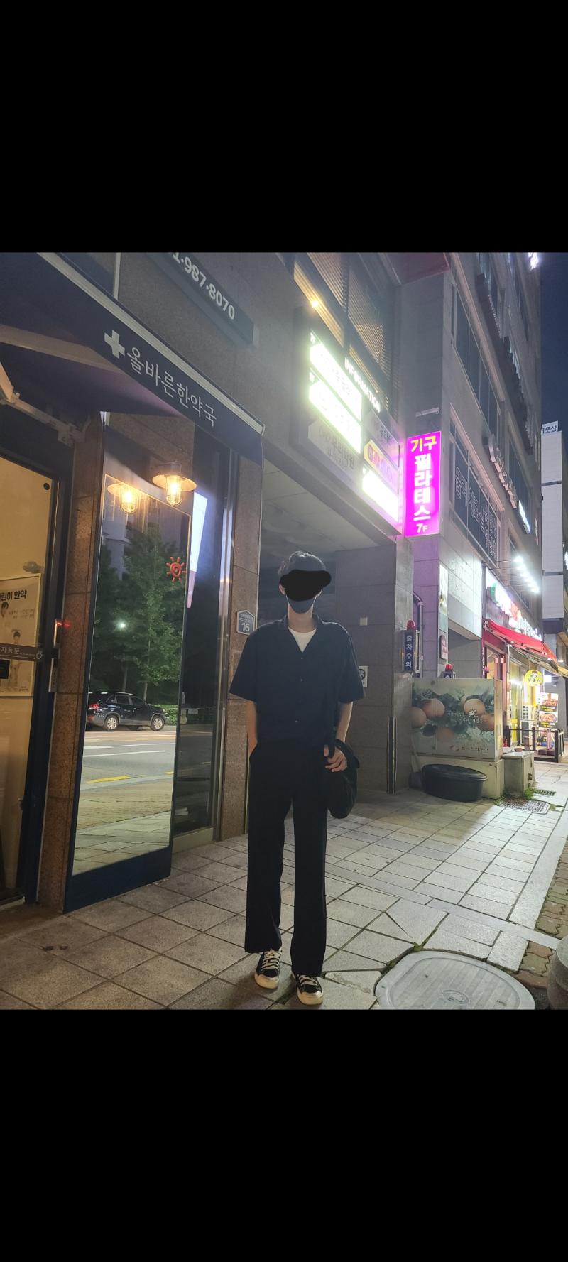 >>317 >>318 >>319 모두의 염원을 담은 검정 슬랙스...