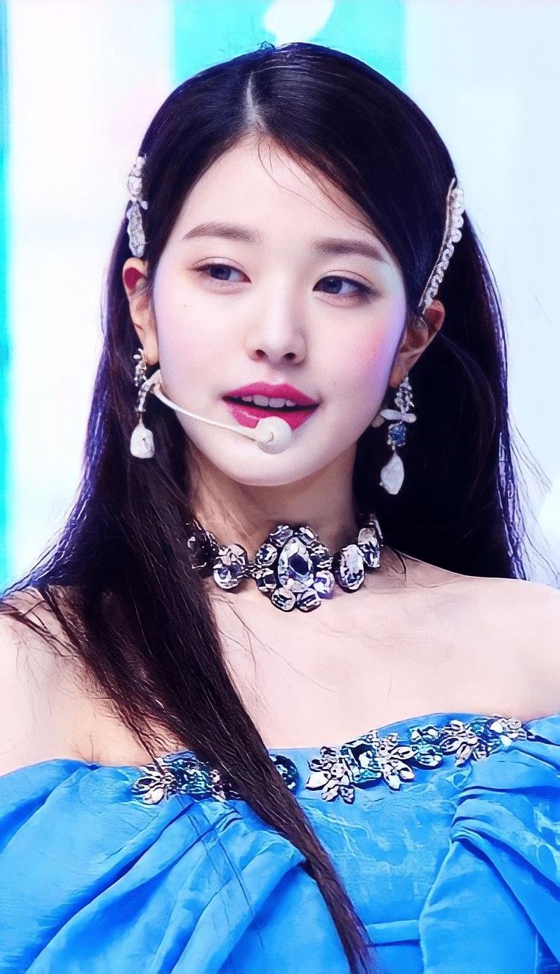 사람이 어떻게 이렇게 고급지게 생긴걸가 나정말그냥궁금해이젠...
