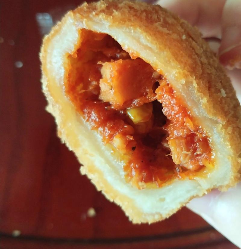 너희 파리바게트에서 파바불닭빵 사먹어봤어? 너무 맛있는데 맵다.. 돈 별로없어서 메론빵이랑 이거만샀는데 다 너무 맛있음.. 불닭에 닭 별로 없어