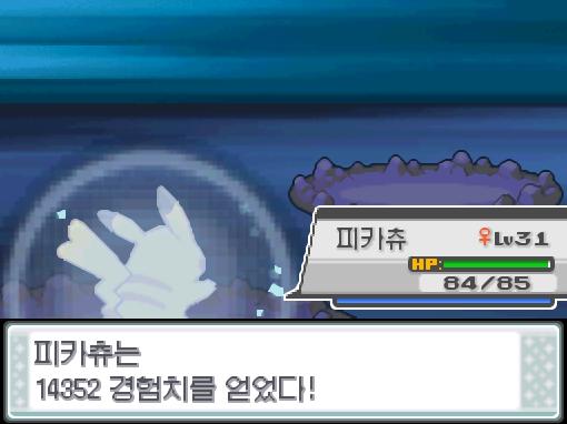 피카츄의 사이코키네시스! 효과가 굉장했다! 상대 독케일은 쓰러졌다! 피카츄는 14352 경험치를 얻었다! 피카츄는 레벨 35로 올랐다! 피카츄는
