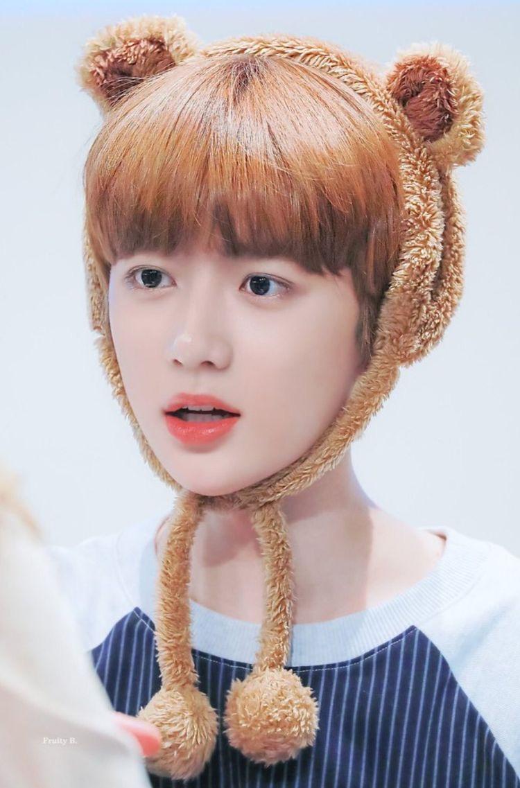이게 인간이 가능한 비주얼일까. 최범규는 어디가서 사람이라고 하지마라 요정이라고 해