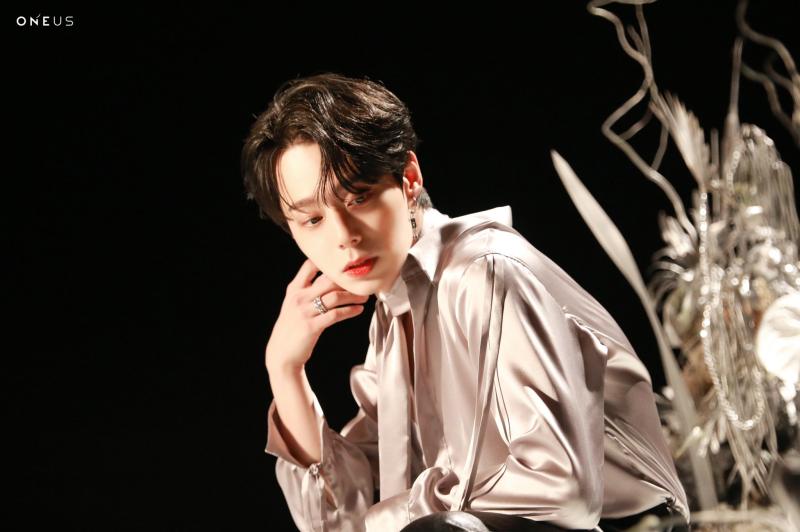 원어스 여환웅 내 기준 내새끼가 제일 예뻐보이는 건 당연하지만 그래도 이건 진짜 이쁘잖아요 반박시 내 말이 맞음
