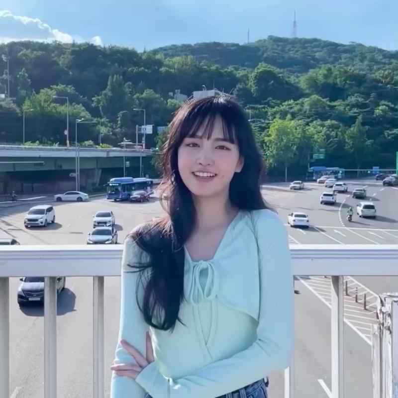 웃는 거 되게 청순함... 기억조작중
