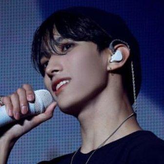눈 속쌍두 이쁘고 볼에 점도 귀엽고.. 볶머하니까 너무 이쁘더라 완전 멀끔함 근데 제일 중요한 건 얘 헤어스타일 같은 거 잘 안 타는 것 같음