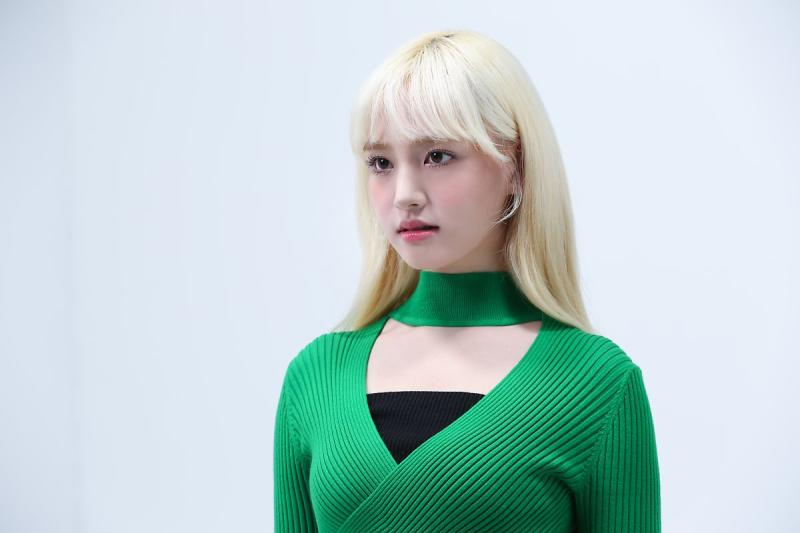 뭐든 진짜 이뿜... 고양이상 딱히 취향은 아닌데 얘 너무 고급지게 생겨서 눈길 엄청 가더라