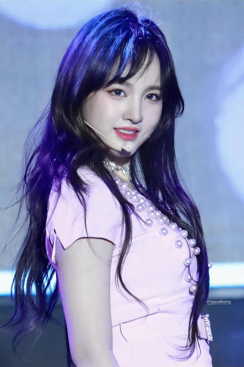 아직 단발까진 안해봤던 걸로 아는데 여튼 긴머리 넘넘 잘 어울림 앞머리두 이쁘고