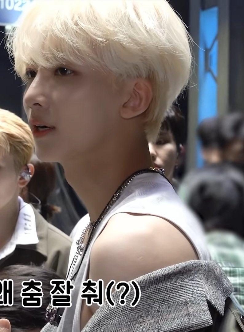 근데 금발 민들레 머리도 진짜.. 진짜 잘 어울림 요정이야 근데 이제 약간의 날티도 첨가한