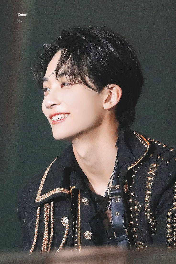 씩 웃는 거 뢰알개좔생김