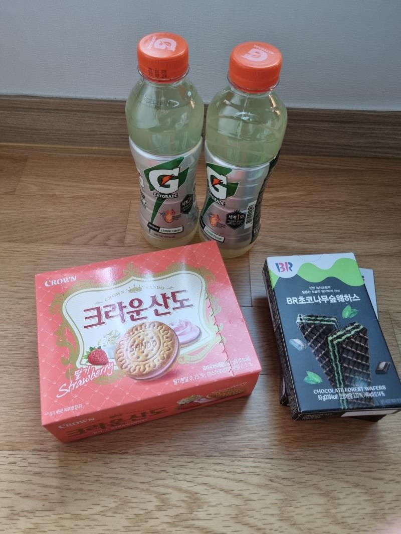 다녀옴 날씨가 꽤 춥다 초코나무숲 웨하스 기대중