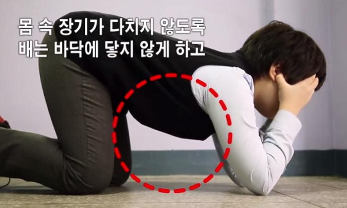 만약 지하시설로 이동하는데 성공했다면 그 다음에 취해야할 행동은 위의 사진과 같은 자세를 취하는 것입니다. 핵폭발의 여진과 강한 열기에 대비하는