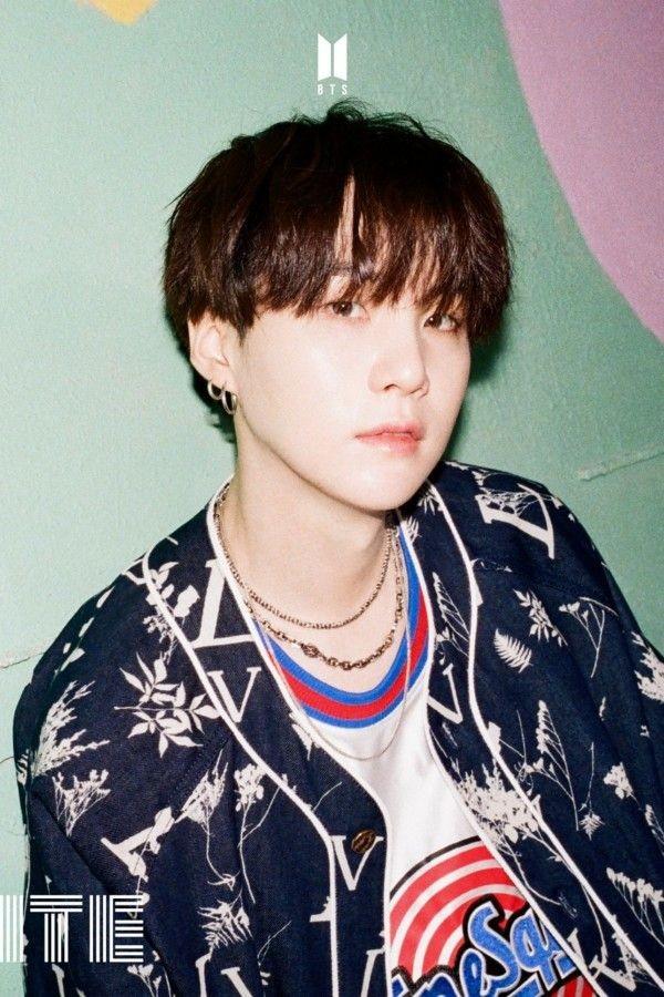 >>116 당신의 취향=스레주의 취향 까리한 염색모도 백번 좋지만 일단 민윤기 흑발엔 뭐가 잇음. 뭔진 모르겟지만 뭐가 잇음. 여성들을 환장하게