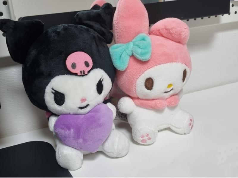 줄건없고 우리 인형 애기들이나 보십쇼 기엽지 오늘 백화점에서 마멜 이쁜거팔길래 친구해줘야한다고 집어옴