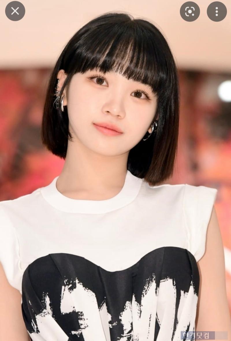 하 ㅅㅂ 엄마가 재수할 거면 머리 자르라는데 ㄹㅇ 잘라야 된다면 이 머리 하고 싶음 근데 이건 이제 김채원님이 그냥 예쁜 거...ㅋ 하존나귀엽다