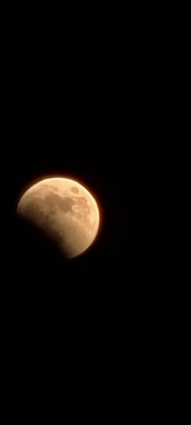 이제야 올리는… 잘찍힌건 친구가 찍어서 보내준건데 내가 찍은건.. 또륵 아이폰은 5배밖에 안된다구요…