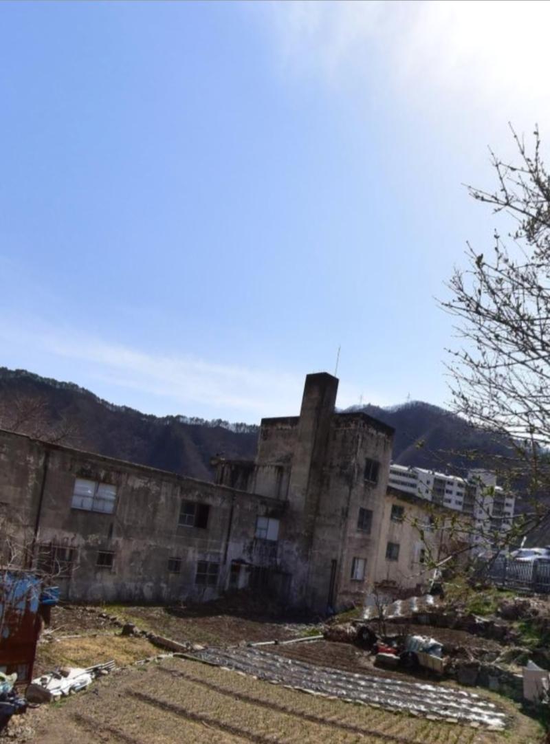 아 그리고 이 건물 뒷편인데 오르막길에 있어서 2층도 되고 3층도 돼