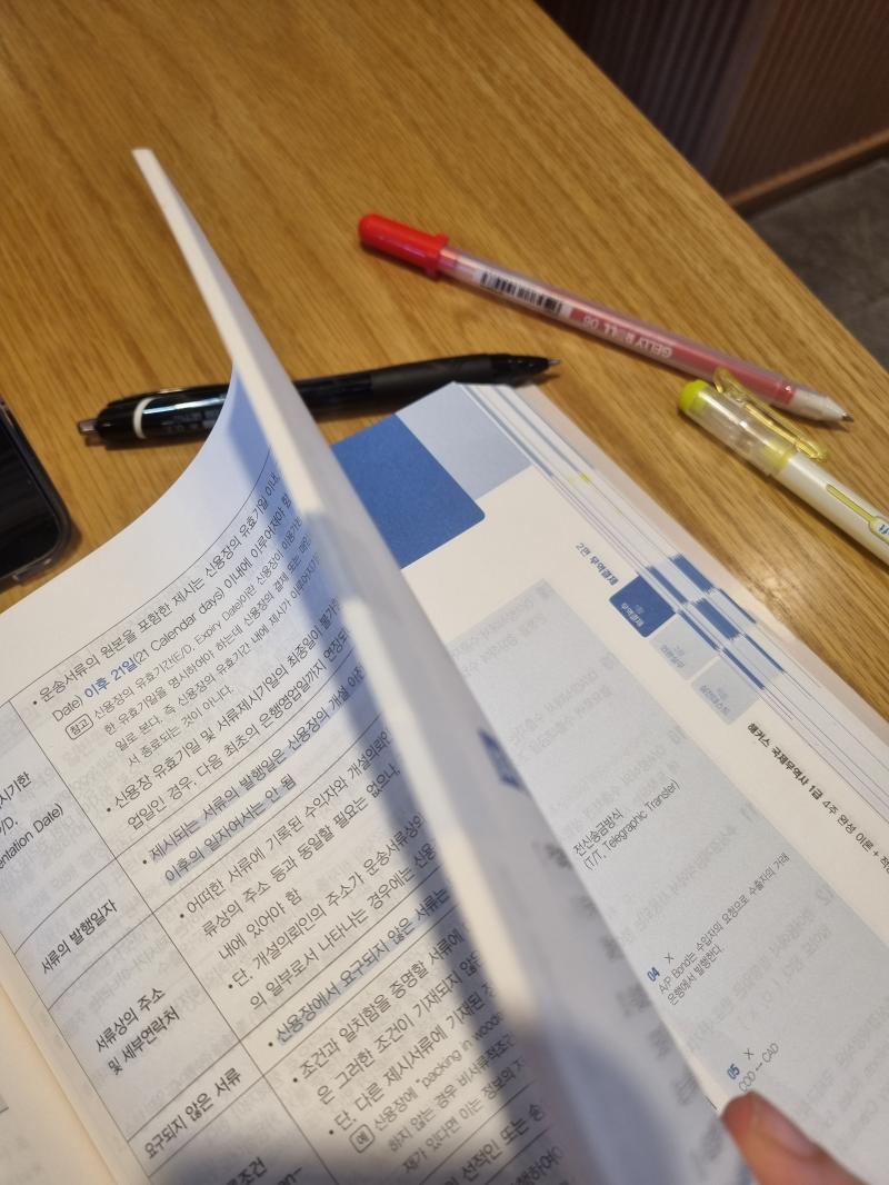 스레주는 오늘 이만큼 달릴 수 있을까....? 시발 과거에 띵가띵가 쉬었던 날 패고싶다 지금 속이 안좋아서 뭐 먹는대로 다 배아픔... 스트레스