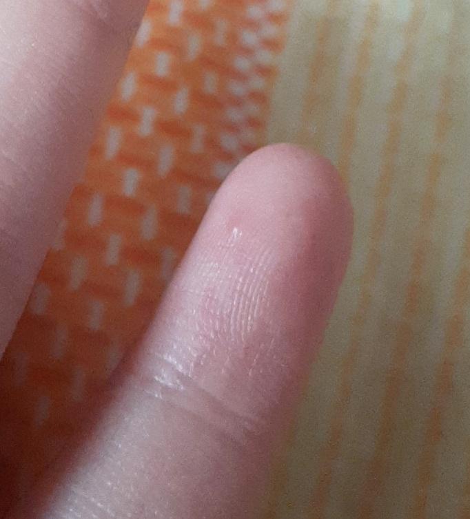 만져보면 오돌토돌해