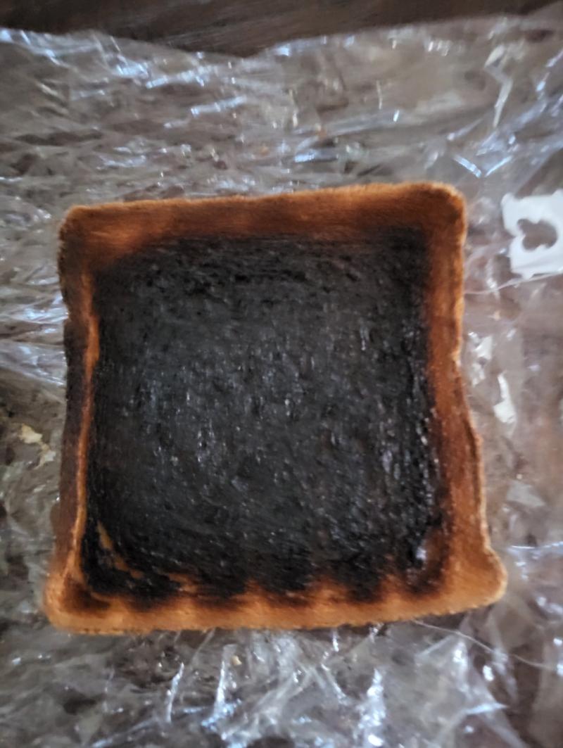 아무래도 빵 덕후이기에 베이킹을 해볼까 생각해서 간단하게 토스트를 구워봤다
