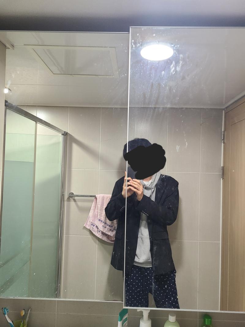 킹받는 포인트를 살리기 위해 수면바지를 착장하였습니다