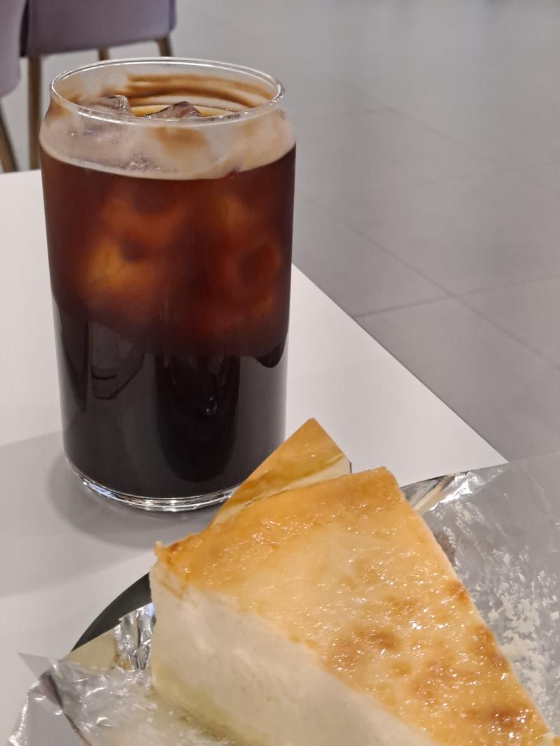 이빨은 아파도 치즈케익은 맛있어