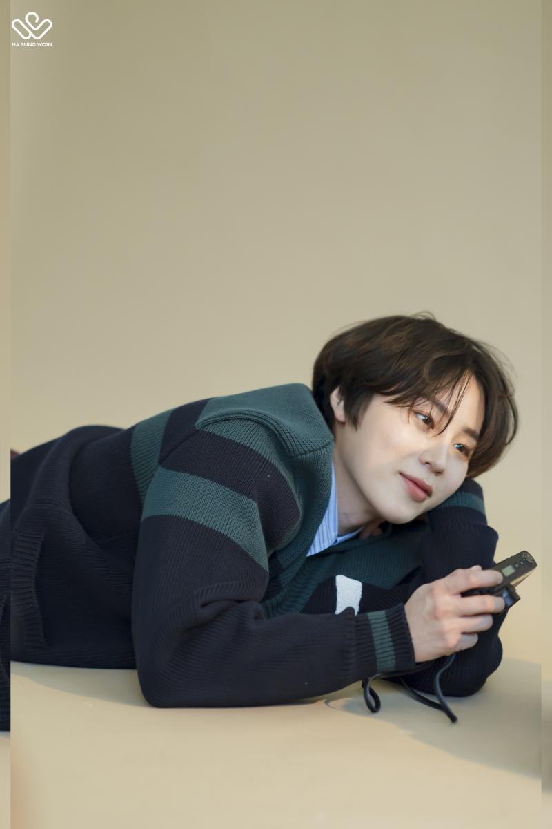 사진 고르는 게 매우 힘들었지만.. 세장 모두 레전드라고 생각하는 사진들 중 하나야 마지막은 그냥 라이브 보다가 넘 귀여워서 냅다 캡쳐 갈겨버린