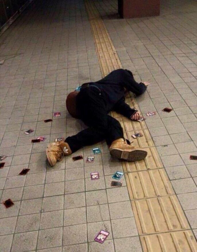크으윽... 내가 졌.. 아, 아니. 이건 표창이 아니라 유희왕 카드 아니냐? >>8 너.. 듀얼을 신청하겠다는거냐?