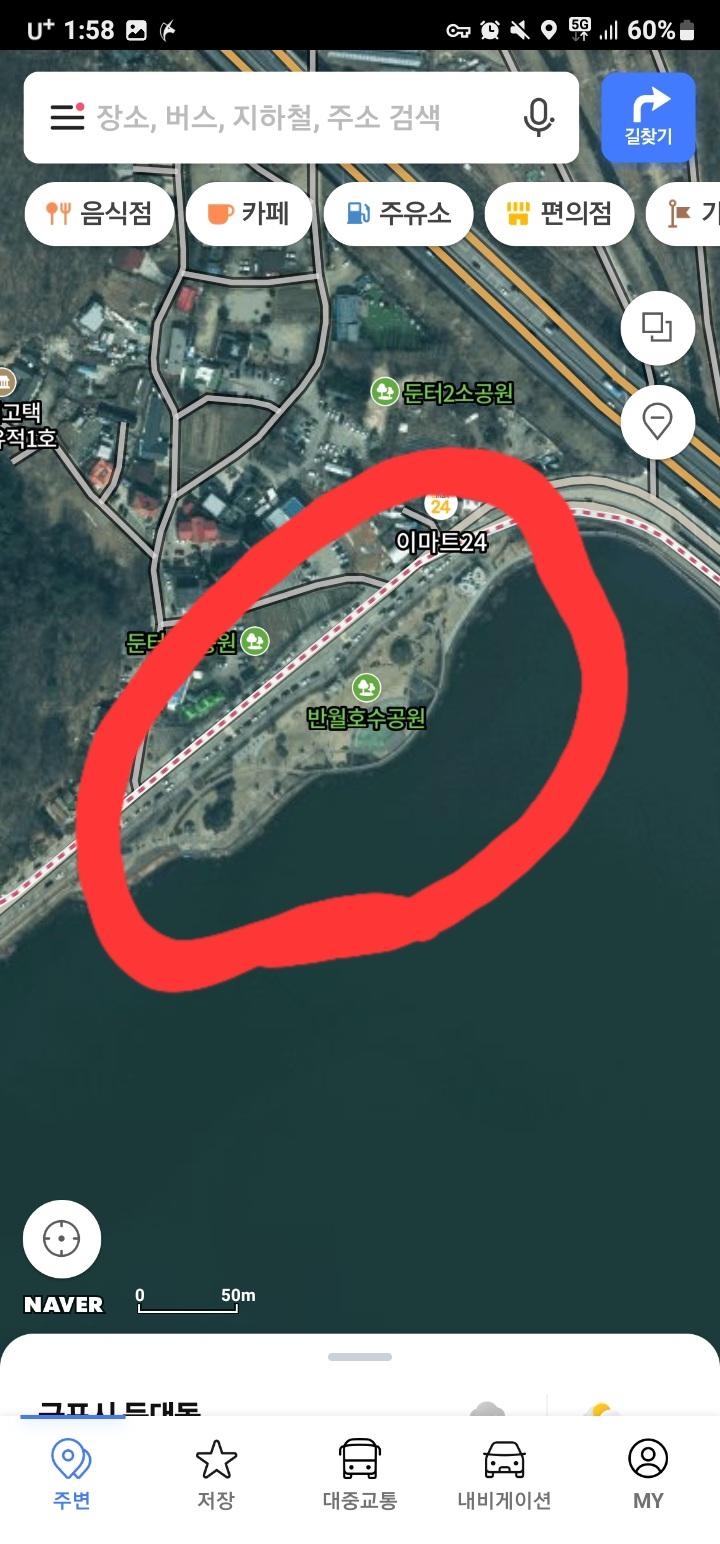 저수지 진입로에서 빠지지말고 직진하면 이런 공터가 나와 여긴 슈퍼나 숙소 식당도 주변에 널려있어 주말에 찾아가면 텐트깔고 쉬는 가족들도 많이보임
