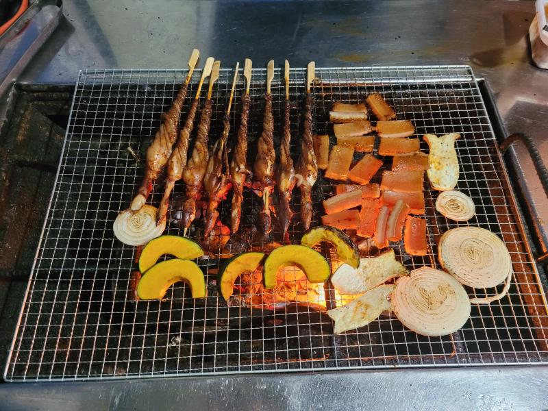 근황: 여행이라긴 뭐하고..휴양..이라기도 애매한 무언가에 와있답니다^__^ +내가 할 수 있는 것 X-고기 잘 굽기 O-토치로 날아다니는 나방