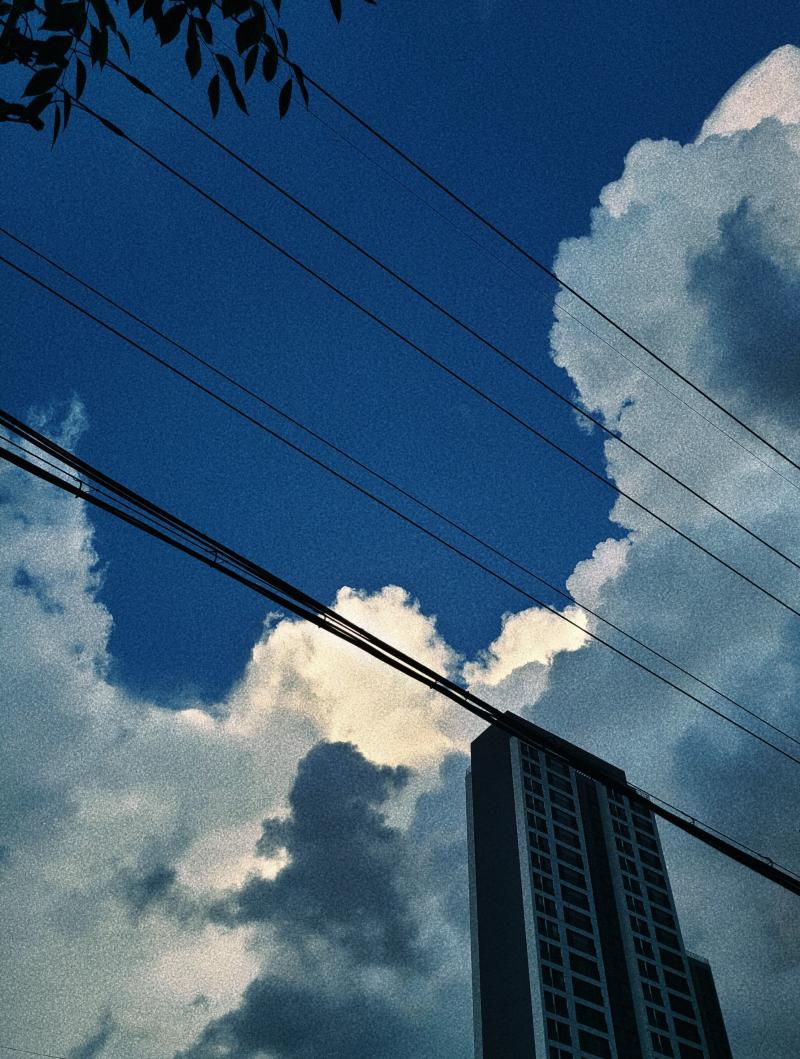 青