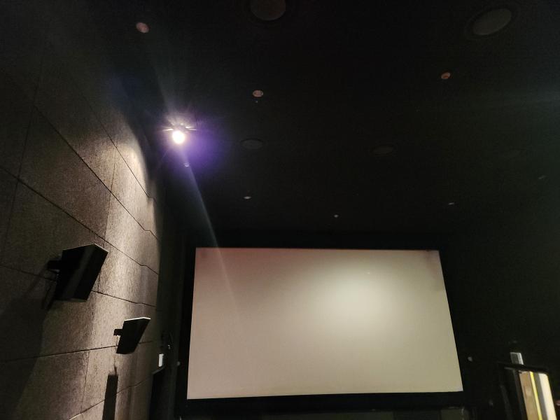 영화 후기: 아무래도 감독에게 황천까지 뒤틀려버린 가족에 대한 트라우마가 있는 것 같다 그냥 조현병 환자 망상을 보는 기분이었고....... 플