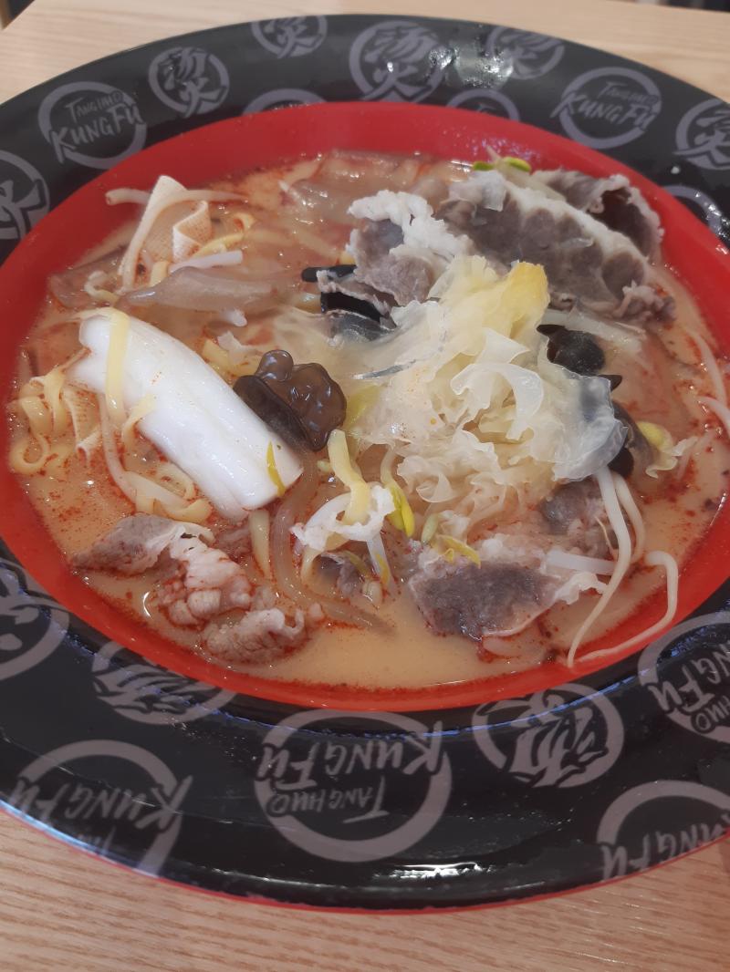 >>409 옥수수면 분모자 중국당면 중화당면 녹두당면 목이버섯 숙주 청경채 소세지 건두부 소고기를 넣은 탕화쿵푸 마라탕