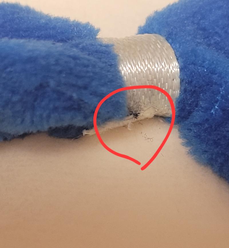잘 보이려나? 눈썹 가위로 다듬어서 털처럼 안 보이긴 하는데 잠시만