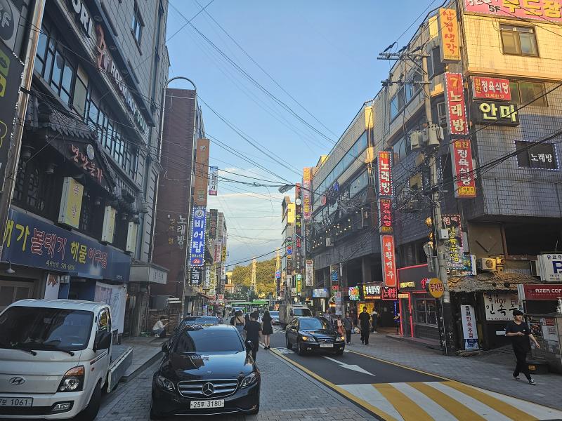 >>481 퇴근!!!! ㅋㅋㅋㅋㅋㅋㅋ 근데 사람 많다... 진짜 많다... ㅠㅠㅠ 원래 자전거 탈려고 했는데... 탈 상황이 아니다 ㅠㅠ 으 그