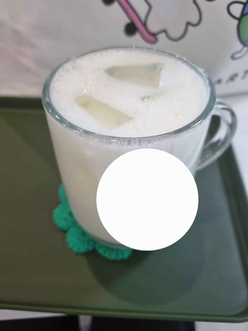 맛있겠지 레몬요거트임 프차는 아니고 개인카페 상표있어서 가림
