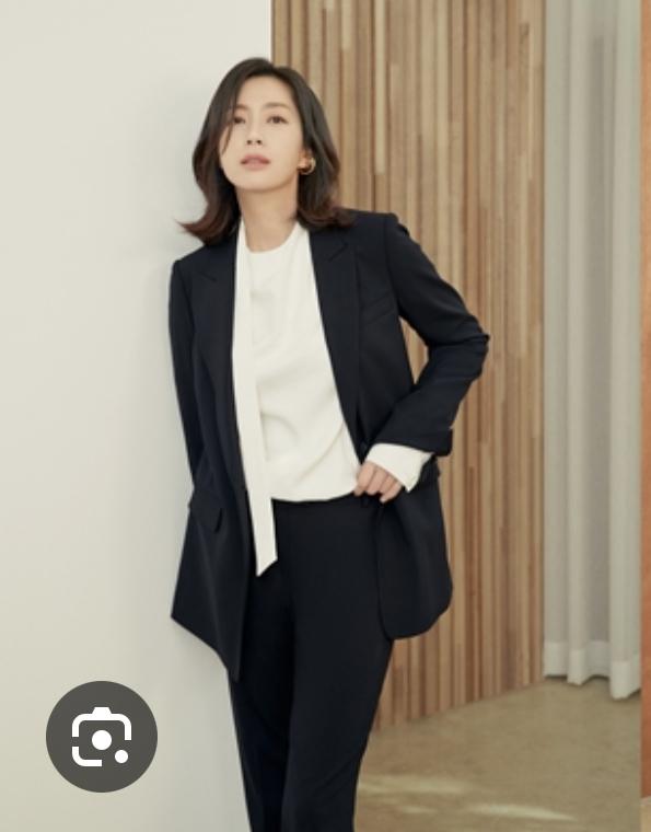 >>3 슬랙스 완전 괜찮지 흰색은 안에 입는 셔츠 정돈 괜춘 올블랙은 너무 또 저승사자st라 좀 비추