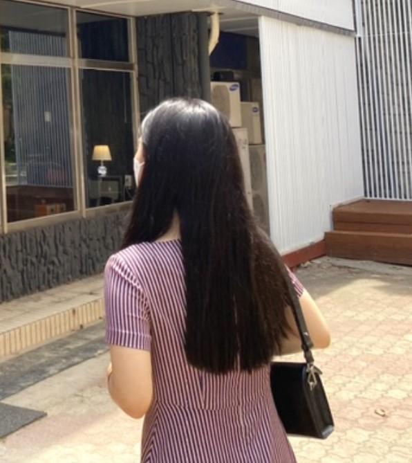 이 머리는 직모야? 반곱슬이야?