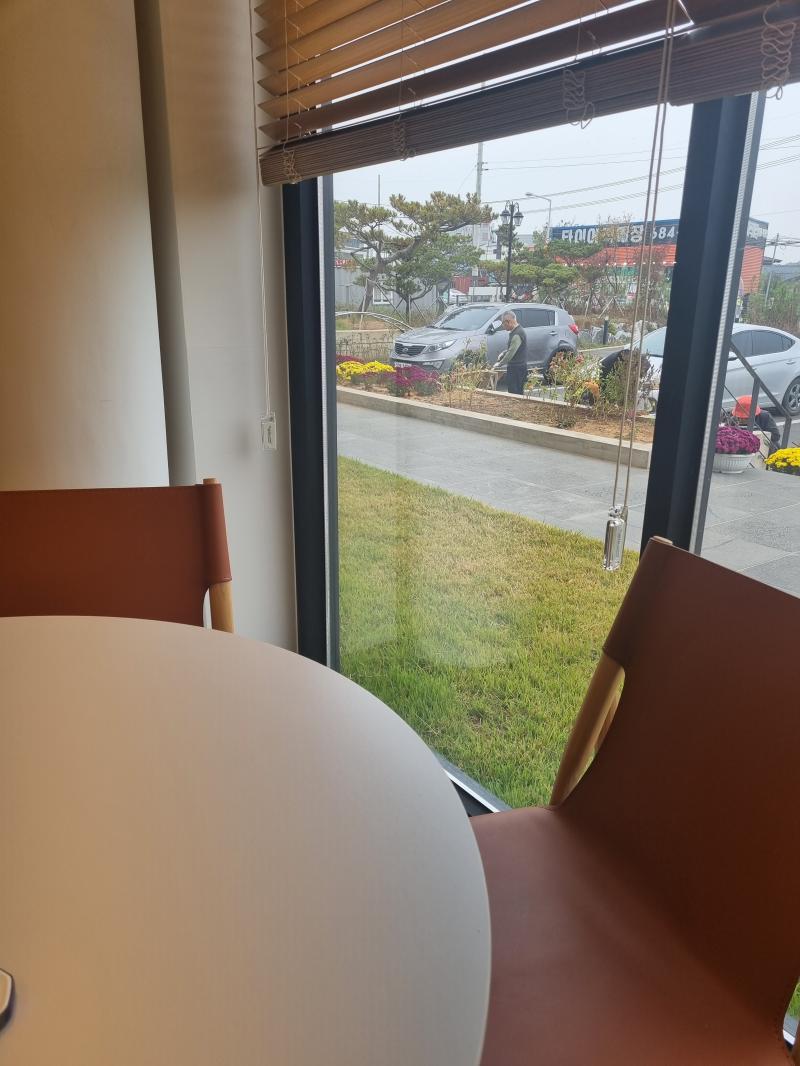 카페 갔다옴