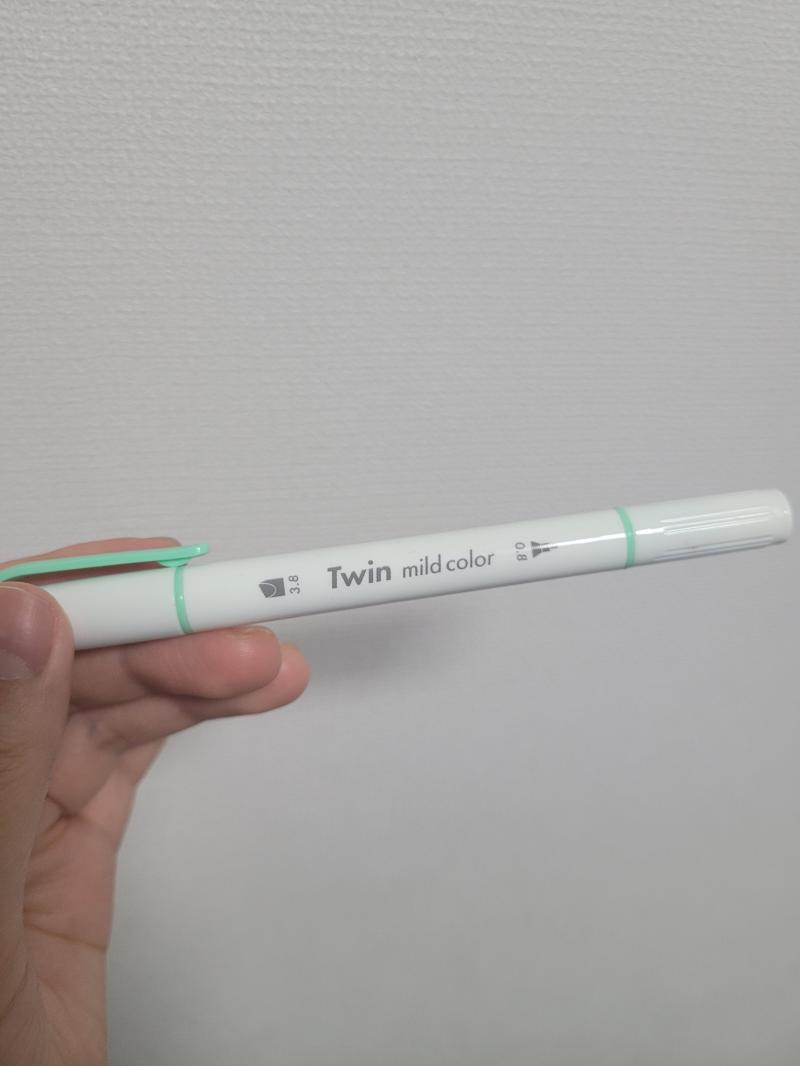 >>234 당근이지~ 이렇게 생긴 다이소 트윈 마일드 컬러야! 지금도 같은 구성인지는 모르겠지만 내 기억에 초록, 노랑, 연보라 이렇게 세 종류