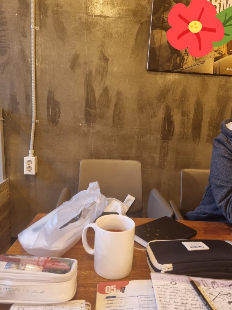 친구랑 얘기함 오늘 지금까지 놀앗넹 공부 좀 하다 자야지