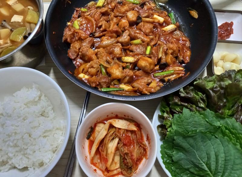 제육볶음 베이컨 크림 파스타