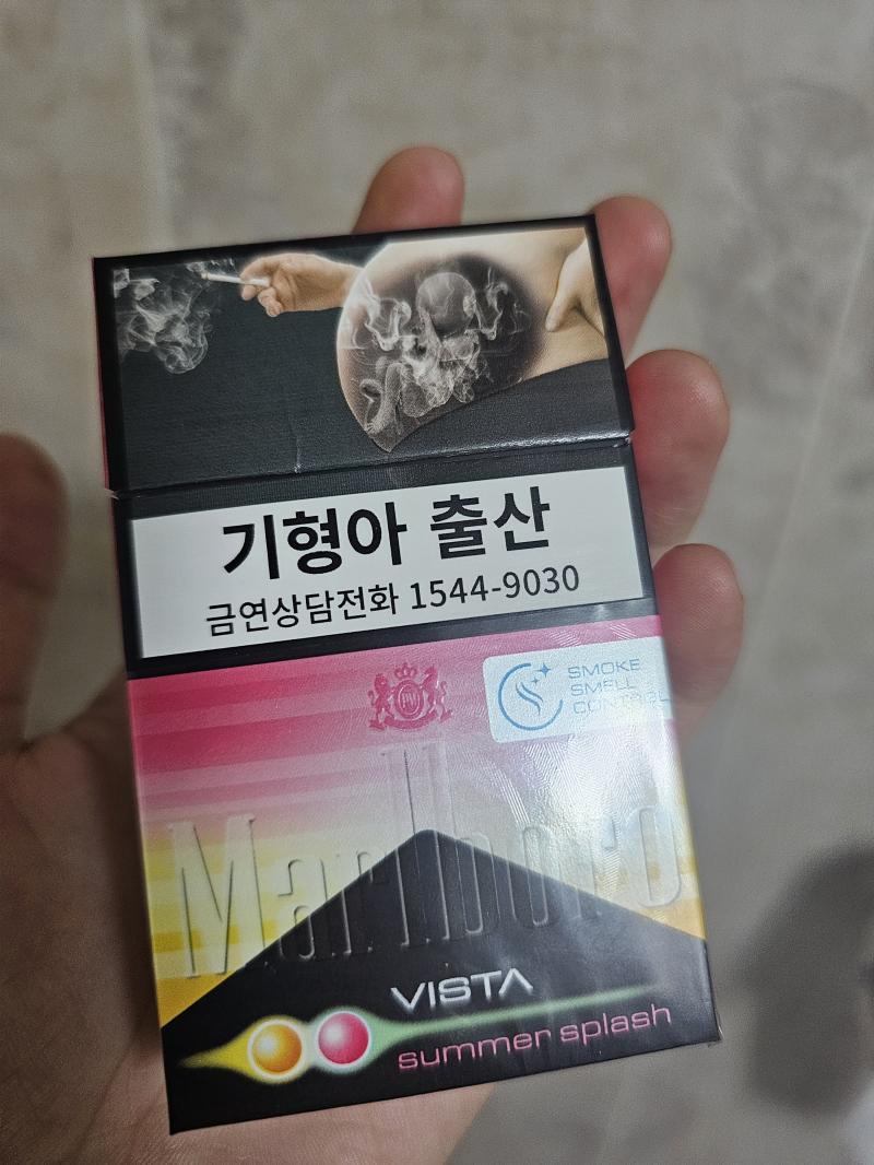 말보로 비스타 썸머, 3미리인데 맛이 미쳤... 향은 그냥 되게 잘만든 달달한 칵테일 맡는느낌이고, 맛은 달달구리한게 자주필거같네... 3미리