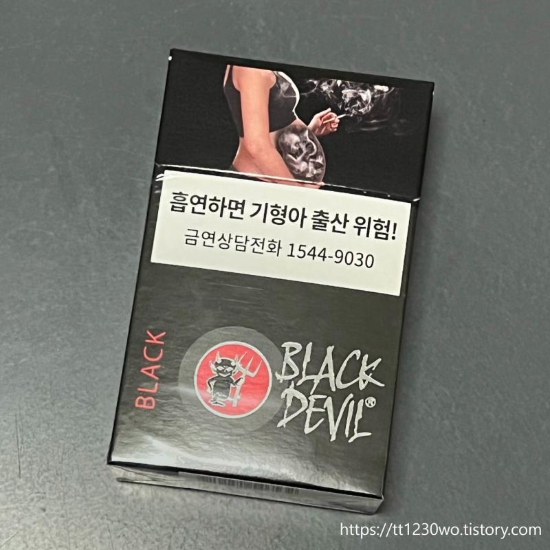 블렉데빌. 어느 편의점을가도 안팔아서 집근처 아는 지에스 사장님통해 3갑 얻어서 폈는데, 초코맛이라고 해서 샀는데 맛은 그냥 쓴담배고, 향은 바
