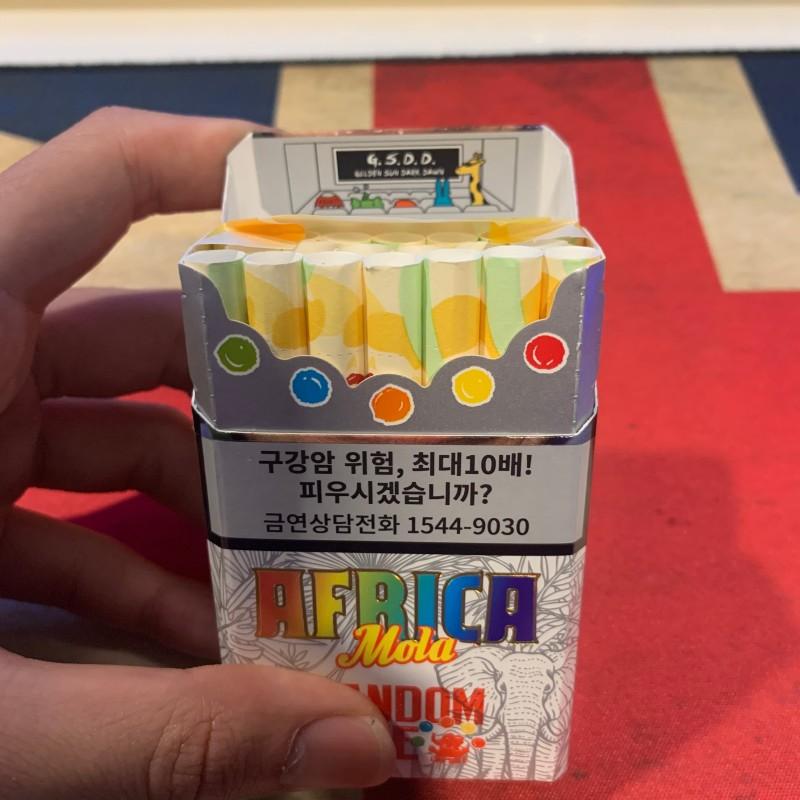 아프리카 몰라, 5가지맛이 랜덤으로 섞여있어서 피우기전까진 맛을 모른대서 몰라였던가... 암튼 개인적으론 비추. 맛이랑 향은 전부 똑같다는게 내